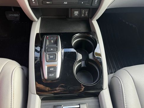 Used 2017 Honda Pilot Touring image 32