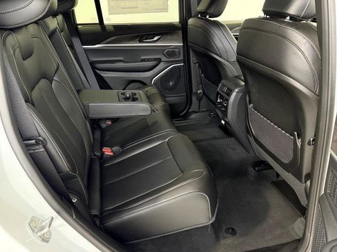 New 2025 Jeep Grand Cherokee Limited w/ Luxury Tech Group II image 14