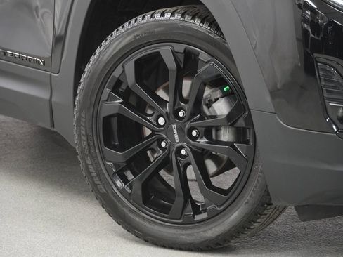 Used 2021 GMC Terrain SLT w/ Elevation Edition image 4