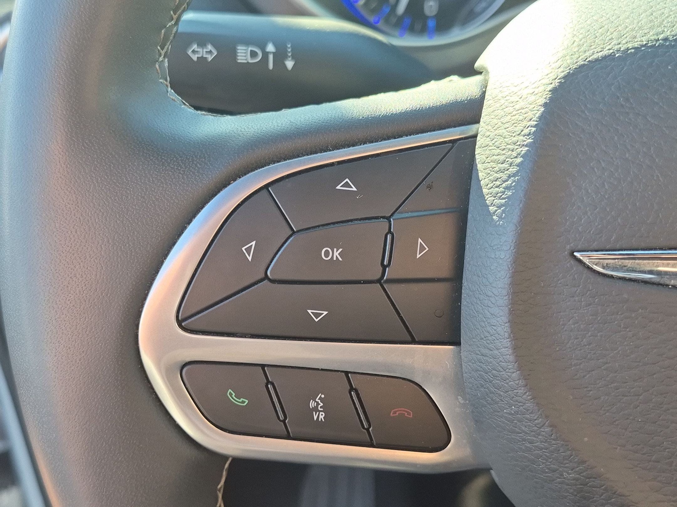 Used 2026 Chrysler Pacifica Select FWD image 18