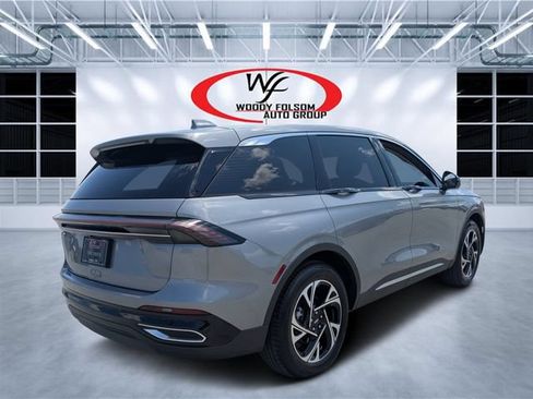 Used 2025 Lincoln Nautilus Premier AWD/4WD image 3