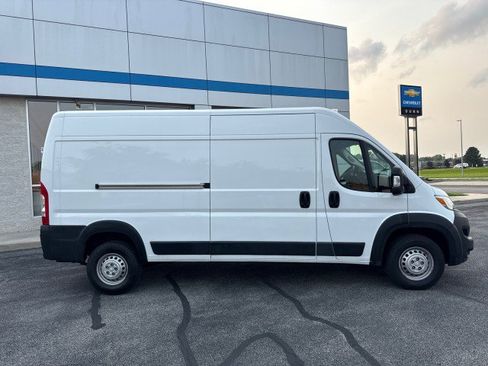 Used 2025 RAM ProMaster 2500 w/ Convenience Group FWD image 2
