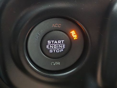 Used 2023 Jeep Wrangler Unlimited w/ Cold Weather Group AWD/4WD image 28