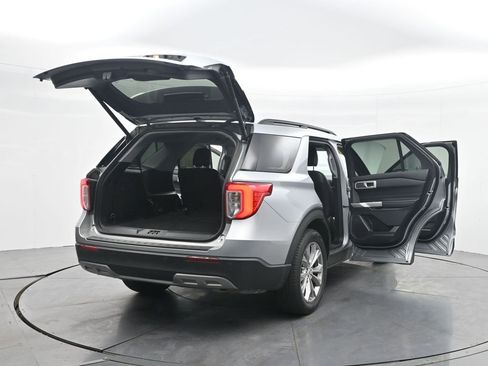 Used 2023 Ford Explorer XLT w/ Equipment Group 202A RWD image 34