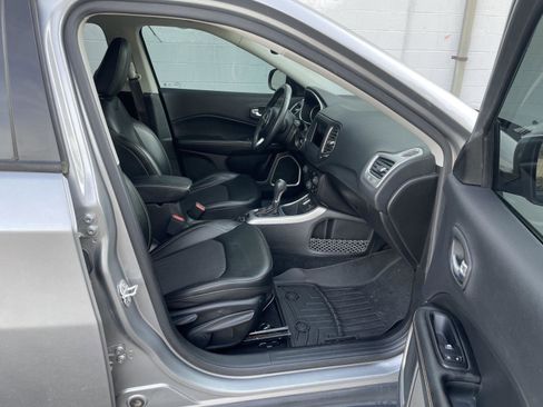 Used 2019 Jeep Compass Latitude image 13