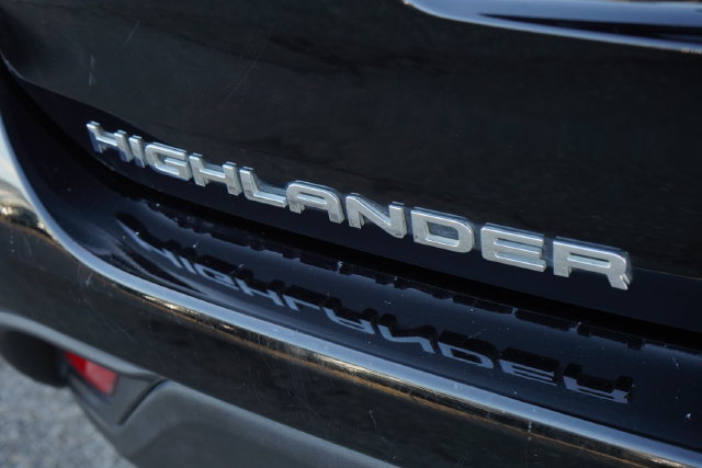 Used 2022 Toyota Highlander LE AWD/4WD image 13