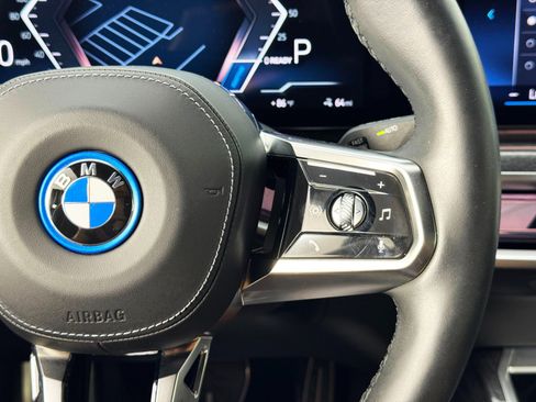 Used 2023 BMW i7 xDrive60 image 26