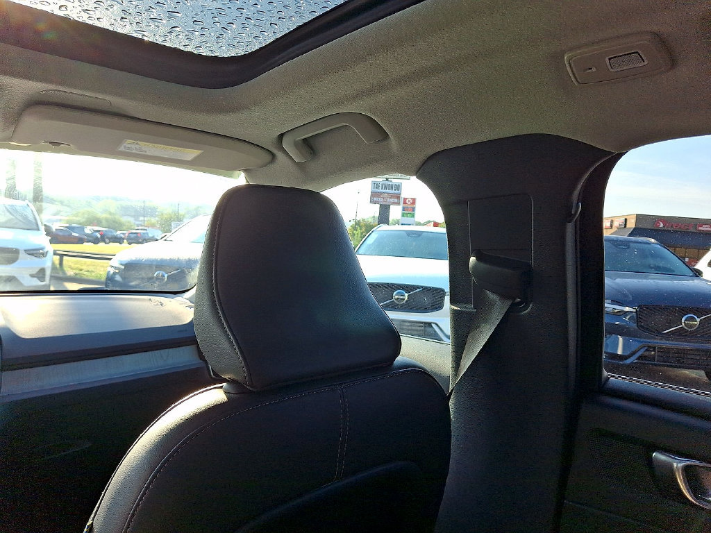 Certified 2025 Volvo XC40 B5 Plus AWD/4WD image 11