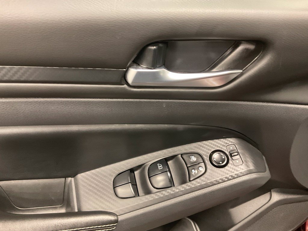 Used 2024 Nissan Altima 2.5 SV FWD image 16
