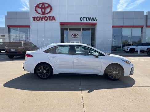 Used 2026 Toyota Corolla SE FWD image 4