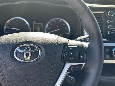 Used 2019 Toyota Highlander XLE image 31