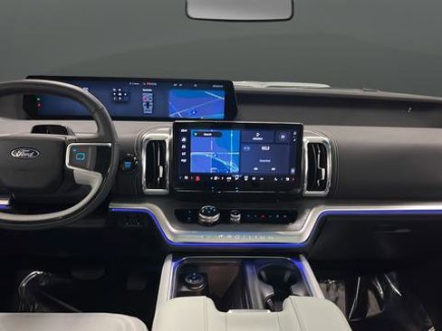 Used 2025 Ford Expedition Platinum w/ Driver's Package image 10