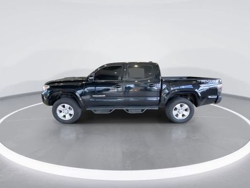 Used 2019 Toyota Tacoma TRD Sport AWD/4WD image 5
