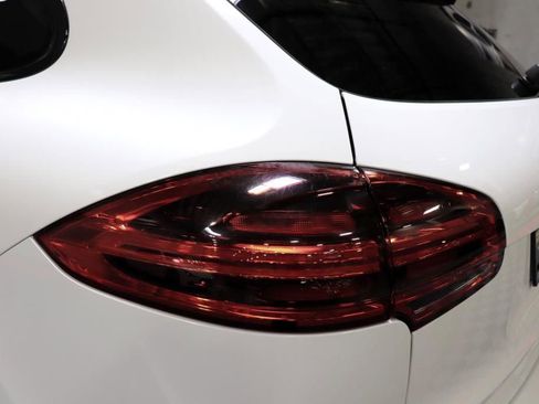 Used 2018 Porsche Cayenne Platinum Edition w/ Premium Package image 5