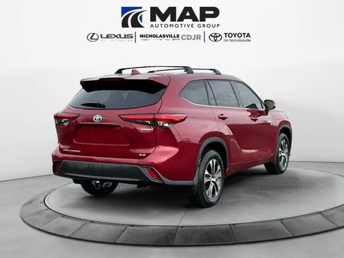 Used 2021 Toyota Highlander XLE image 5