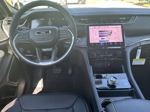New 2025 Jeep Grand Cherokee Limited w/ Black Appearance Package image 21