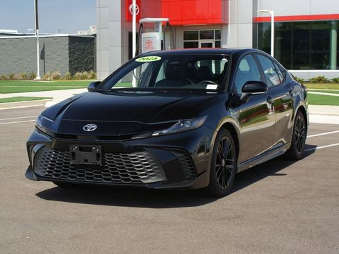 Used 2025 Toyota Camry SE image 23