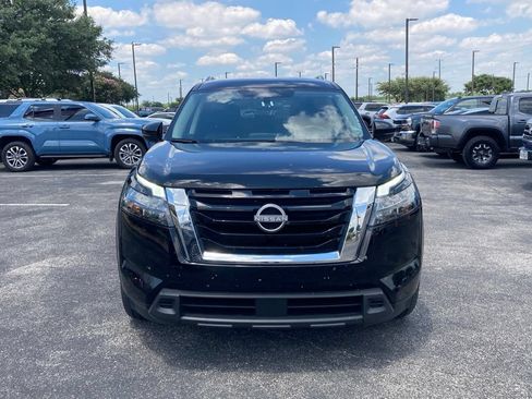 Used 2024 Nissan Pathfinder SV FWD image 2