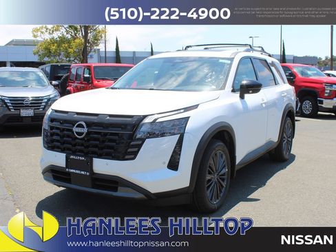 New 2026 Nissan Pathfinder SL w/ SL Premium Package AWD/4WD image 3