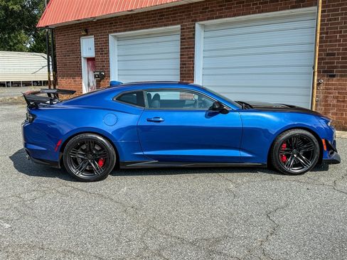 Used 2022 Chevrolet Camaro ZL1 RWD image 33