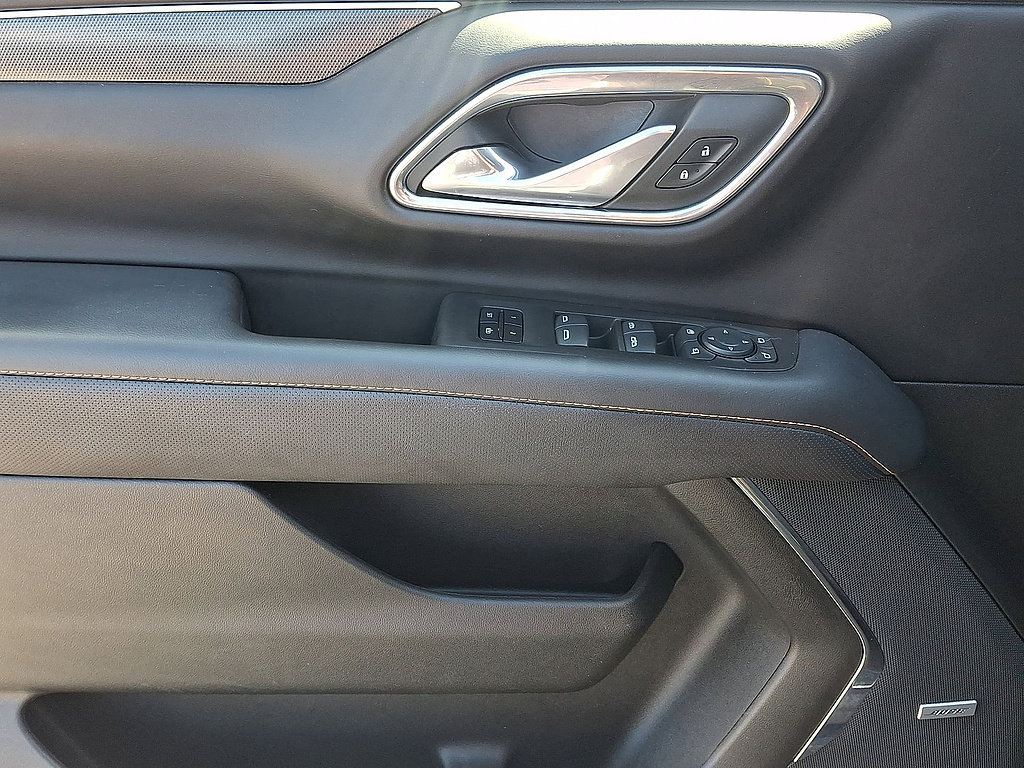 Used 2023 GMC Yukon XL AT4 AWD/4WD image 16