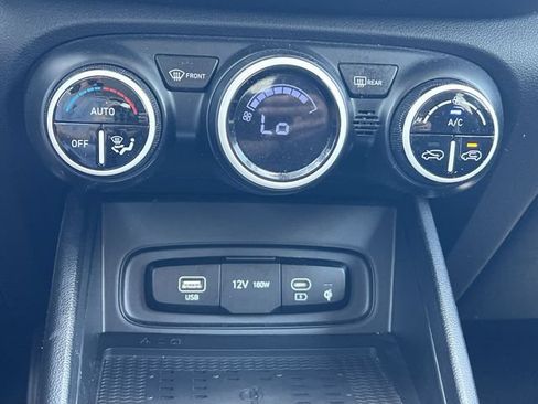 Used 2024 Hyundai Venue Limited FWD image 23