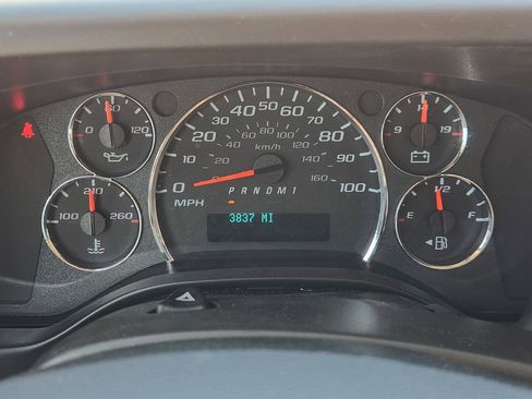 Used 2025 Chevrolet Express 2500 w/ Driver Convenience Package RWD image 16