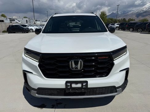 Used 2025 Honda Pilot TrailSport image 9