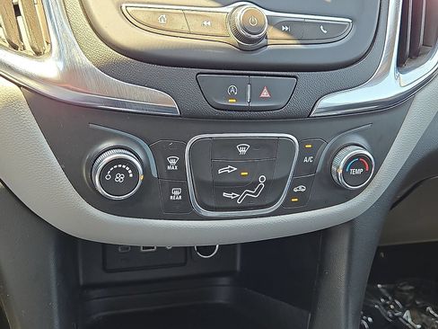 Used 2022 Chevrolet Equinox LT FWD image 29