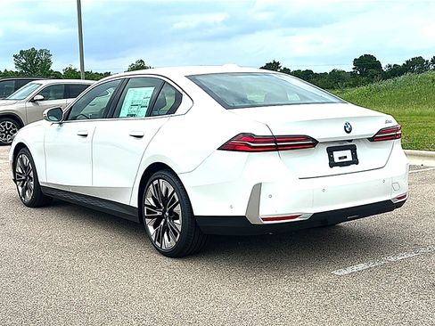 New 2026 BMW 530i w/ Premium Package RWD image 6
