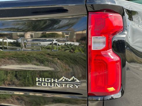 Used 2023 Chevrolet Silverado 2500 High Country AWD/4WD image 33