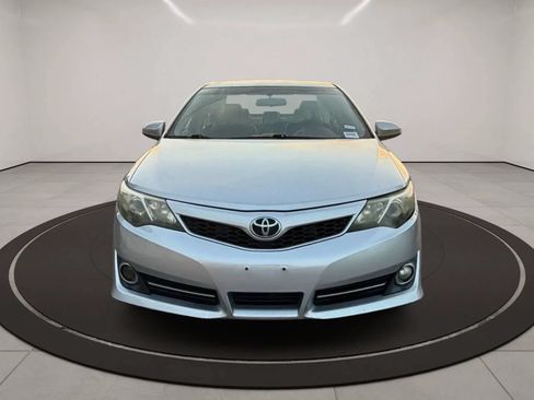 Used 2014 Toyota Camry SE FWD image 4