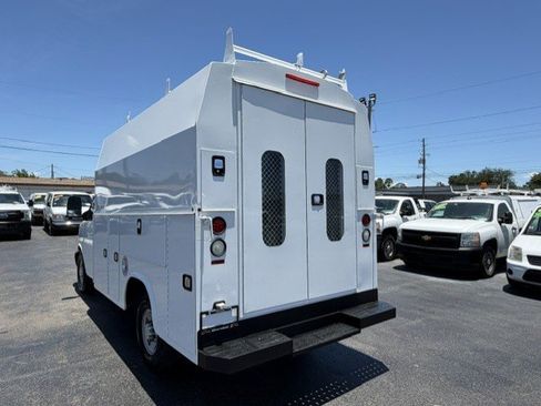 Used 2017 Chevrolet Express 3500 RWD image 8