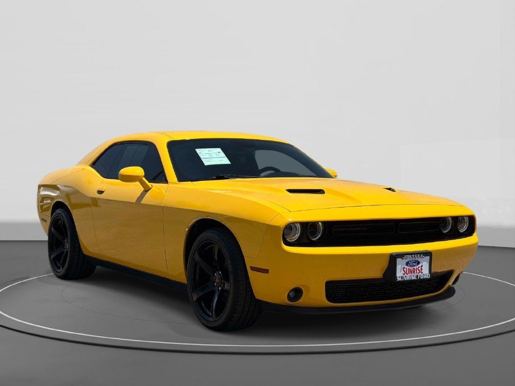 Used 2018 Dodge Challenger SXT w/ Blacktop Package RWD image 5