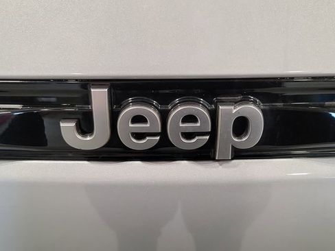 Used 2022 Jeep Grand Cherokee Summit w/ Adv Protech Group IV image 12