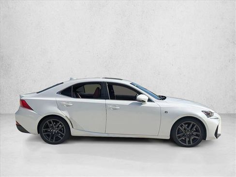Used 2017 Lexus IS 200t image 4