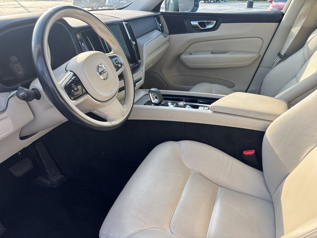 Used 2023 Volvo XC60 B5 Plus FWD image 3