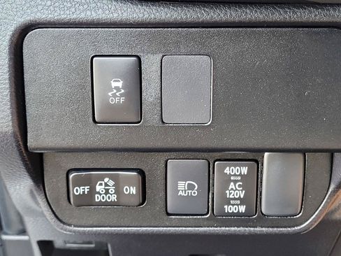 Used 2022 Toyota Tacoma TRD Off-Road AWD/4WD image 16