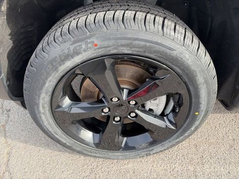 Used 2024 Jeep Grand Cherokee L Limited w/ Black Appearance Package image 10