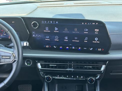 Certified 2025 Chevrolet Traverse LT FWD image 18