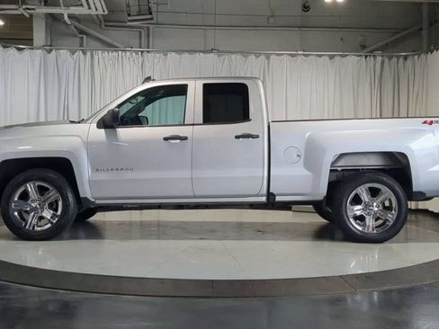 Used 2019 Chevrolet Silverado 1500 Custom w/ Custom Convenience Package AWD/4WD image 6