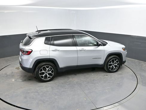 Used 2025 Jeep Compass Limited AWD/4WD image 29