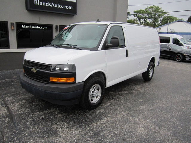Used 2018 Chevrolet Express 2500 RWD image 2