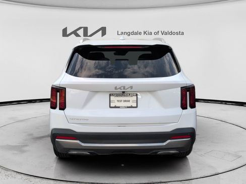 Used 2024 Kia Sorento S FWD image 8