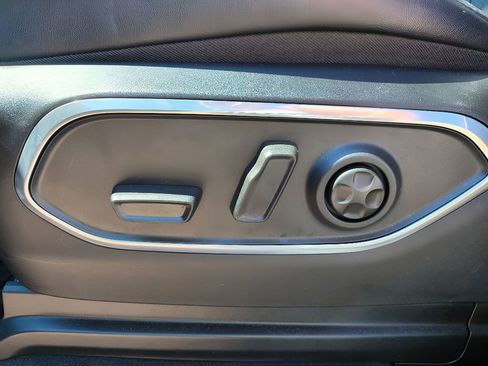 Used 2024 Jeep Wagoneer Series II image 19