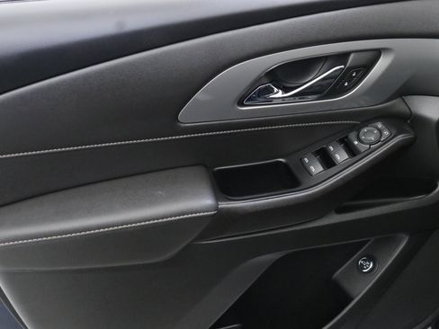 Used 2023 Chevrolet Traverse LT image 21