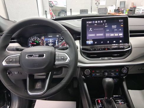 Used 2024 Jeep Compass Limited AWD/4WD image 33