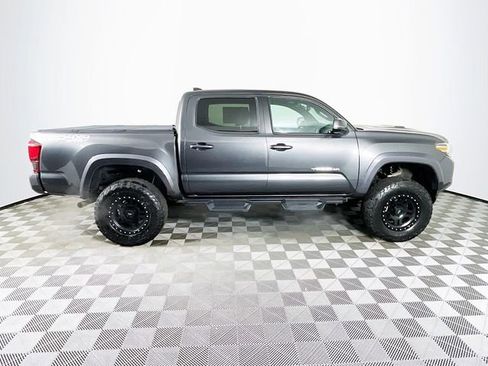 Used 2019 Toyota Tacoma TRD Sport w/ Technology Package image 9