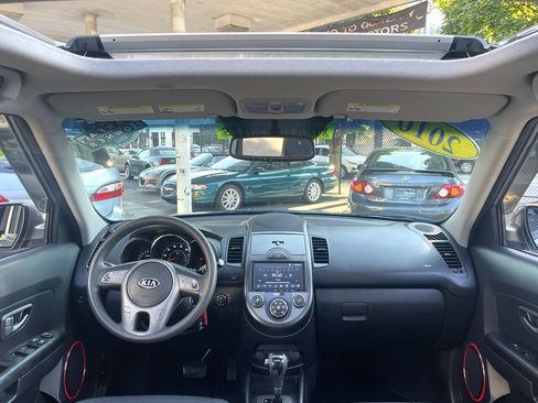 Used 2010 Kia Soul + w/ Audio Pkg FWD image 16