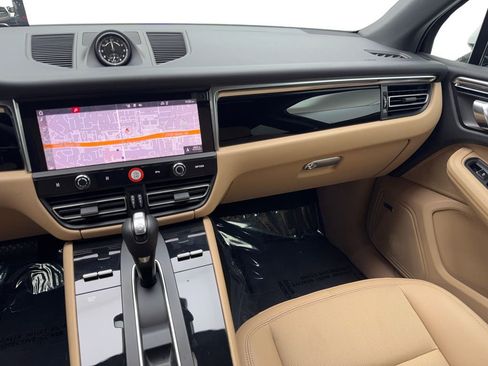 Used 2025 Porsche Macan Turbo image 53